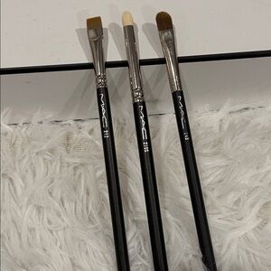 NWOT MAC Eye Brush Bundle (212/ 219s / 248) Set of 3